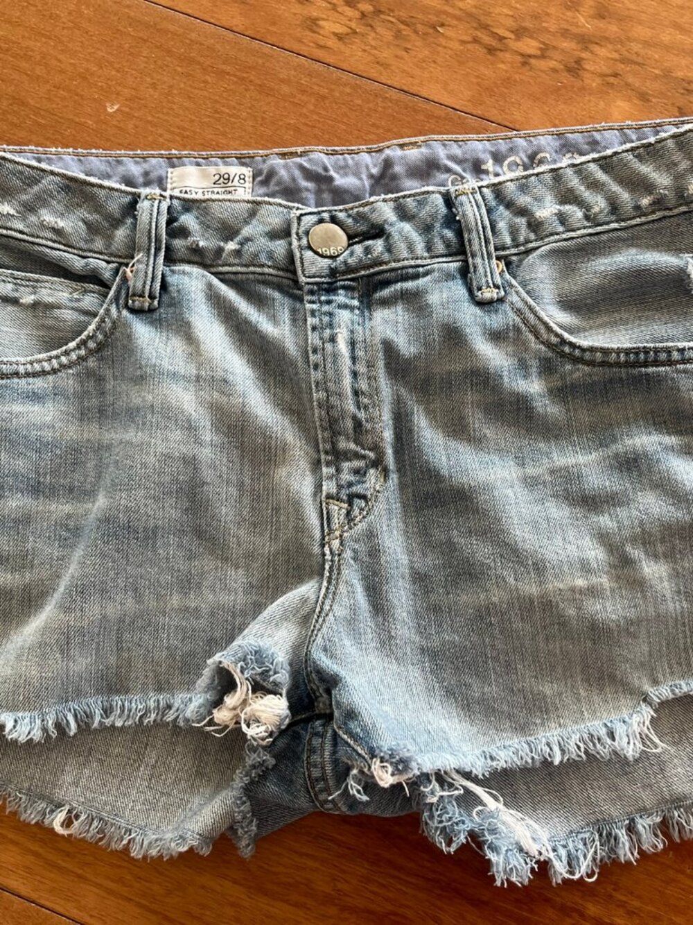 Gap Denim Women’s Cut Off Short Shorts Rough Hem Distressed Casual Size 29/8